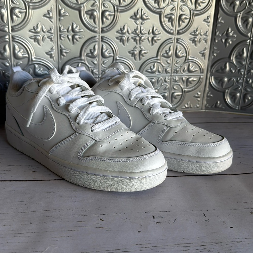 Nike Court Borough Low 2